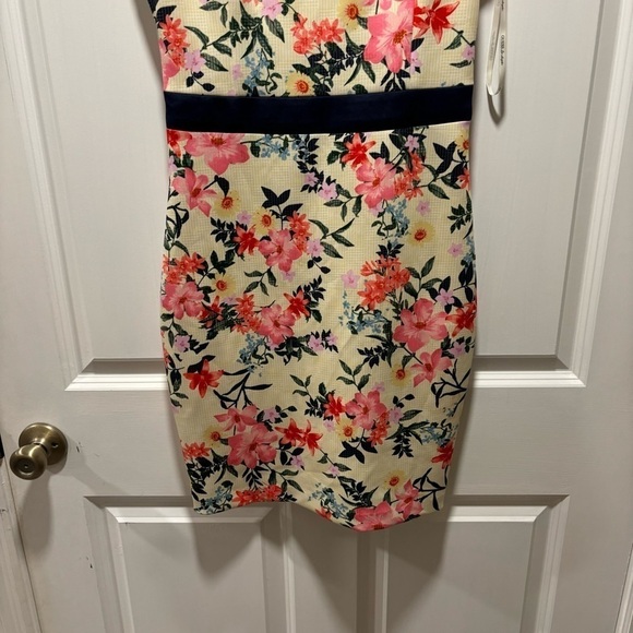 GUESS FLORAL DRESS - Picture 4 of 11